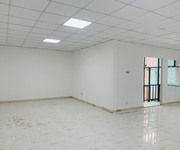 4 Cho thuê 03 sàn văn phòng 250 m2 ngay đường Võ Văn Tần, quân 3