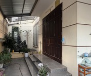 3 Bán nhanh nhà 3 tầng gần sân bóng Đông Mỹ, Thanh Trì, ô tô vào tận sân, 162m2, 5.2 tỷ