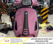 Dán đổi màu hồng kim tuyến xe Vespa