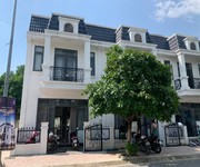 Bán nhà xây sẵn, sổ sẵn, giá rẻ nhất khu vực, nằm ngay mặt tiền đường Tân Phước Khánh 32, Tân Uyên.