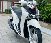 11 Cần bán SH Việt 150 ABS 2018 màu trắng cực chất lượng.