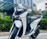 9 Cần bán SH Việt 150 ABS 2018 màu trắng cực chất lượng.