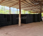 1 Sang nhượng xưởng đang hoạt động tốt, chuyên sản xuất các sản phẩm nhựa đặc biệt các loại sọt nhựa d
