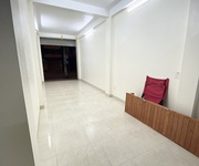 Chính chủ cho thuê tầng 1 - 70m2 nhà mặt phố đê la thành lớn, , phường ô chợ dừa, đống đa, hà nội