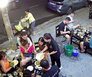 3 Sang nhượng quán nhậu 42 đống đa - vỉa hè rộng rãi , chổ để xe thoải mái