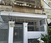 Chính chủ cho thuê nhà cấp 4 hẻm xe hơi gần đầm sen