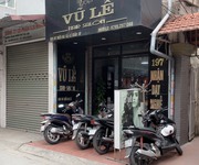 Salon còn thừa một phòng bên trong diện tích 40m vuông muốn cho thuê lại Salon còn thừa một phòng bên trong diện tích 40m vuông muốn cho thuê lại