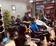 1 Salon còn thừa một phòng bên trong diện tích 40m vuông muốn cho thuê lại 1 Salon còn thừa một phòng bên trong diện tích 40m vuông muốn cho thuê lại