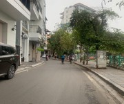 2 Bán nhà mặt hồ tây, 1 mặt ngõ, trên sổ  210m, mặt tiền 10m, vỉa hè, full thổ cư