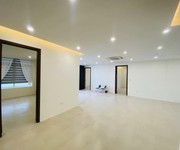 Chính chủ bán nhà c18 lạc long quân tầng 18 lô góc view hồ 3 pn, 3wc, giá thỏa thuận