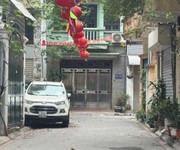 1 Bán nhà phố nguyễn văn cừ- ô tô tránh, đỗ ngày đêm, dt: 33m, giá: 6,6 tỷ.