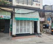 4 Cho thuê cửa hàng, văn phòng số 297 phố Vũ Hữu, DT: 50m2, mặt tiền 5m, giá 11 triệu/1 tháng.