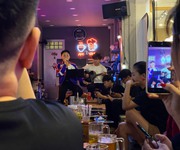 2 Quận 10 , sang quán cafe acoustic    beer ,mt đường lớn sầm uất quận 10, có 3 phòng, tel :