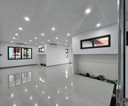 4 Cho thuê dài hạn văn phòng tại việt hưng, long biên, nhà 2 tầng  180m2 dtsd, mặt tiền 12m, đường 3