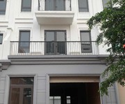 2 Bán townhouse view công viên, sát đường Nguyễn Chí Thanh, kinh doanh thuận tiện