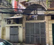 2 Bán nhà mặt phố hiếm tại quận Hoàn Kiếm 20.4 4 3.3 - 19 TỶ