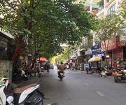 Chính chủ bán nhà mặt chợ văn điển kinh doanh có vỉa hè, 40m2 mt 4.2m vuông đẹp