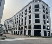 Bán shophoues 6 tầng 1 tum , trục đường 54m và 80m . tâm điểm giữa 3 khu công nghiệp, đặc biệt