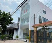 Nhà 3 lầu siêu đẹp - ngay chợ Tân Uyên