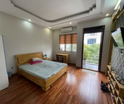 6 Cho thuê nhà vị trí đẹp Văn Cao, DT: 90m2, sân cổng riêng.