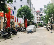 1 Bán nhá phu diên   dt 45m mt 3m nhà xây mơi 6 tầng thang  máy  mõi tầng một phong khép kín .