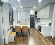 Chính chủ cho thuê căn 2 ngủ 2wc, view hồ toà a full nội thất xịn.