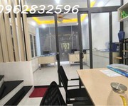 2 Bán nhà trần quốc hoàn 44m2, ô tô tránh nhau, hàng xóm giáo sư. giá 9,56 tỷ