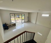 4 Cho thuê shophouse 151m2 , trệt , lầu , 3wc , 3pn . 15tr ngay 2225 phạm thế hiển , q.8