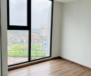 2 Chính chủ bán gấp căn 2n 1 64m toà i2 view nội khu