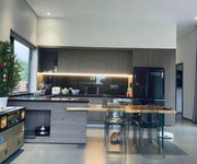 Bán căn biệt thự 3 tầng với dt 180m2  - mt 10m. thiết kế hiện đại thích hợp cho khách hàng mua để ở