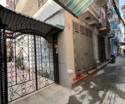 2 Bán nhà nguyễn đình hoàn, dt46m2, 5 tầng, 6 p. ngủ - gần phố ôtô tránh đỗ ngày đêm - hồ điều hòa