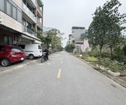 1 Chính chủ bán 81,8m2 đất TĐC Thạch Bàn. Đường rộng 13m, gần các dự án Himlam