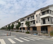 Bán nhà phố 100m2 ngay chân cầu Phù Đổng ở hay kinh doanh đều tốt