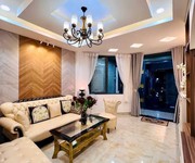 2 Nhà đường cách mạng tháng 8 quận 10 phường 13.