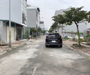 Chính chủ bán 79,5m2 đất TĐC Trâu Quỳ - Đường ô tô tránh, vỉa hè, view vườn hoa thoáng vĩnh viễn