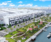 Bán nhà phố mặt tiền đường 19m ven sông ngay trung tâm Bến Lức