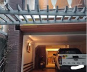 Nhà dân xây cạnh nhổn gara, kinh doanh xe tải, giá 10.5 tỷ