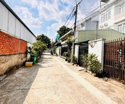 Hot  hot. cả 2 phường có căn duy nhất tại  thạnh lộc 31 quận 12  dt: 6,7 17m đường 6m  trệt 2 lầu