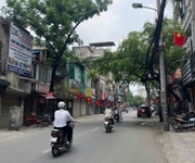 Giảm mảnh đất mặt phố đê la thành, chỉ hơn 300tr/m, lô góc, mặt tiền 6.6m, gần ngã 5 ô chợ dừa