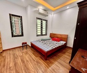 Bán nhà ngõ 1194 đường láng nhà đẹp dt 38m2 5 tầng mt 4.5m giá 9.6 tỷ