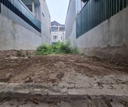 112tr.m đất ngọc thụy trong đê oto vào nhà, ngõ thông. lh 0936123469