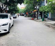 Mặt phố bồ đề dtích 240m,3 tầng,mt 6m,đg ô tô tránh,sân vườn,gara,kdoanh,giá 49.x tỷ