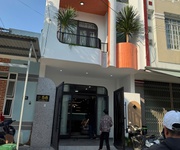 - lê kim lăng, trung tâm cẩm lệ, nhà 2,5 tầng, đường 7,5m lề 10m, sát lê đại hành và sân bay.