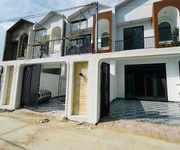 Dãy nhà 4 căn ngay chợ thạnh phú , cách cây xăng 26 chỉ 15 phút di chuyển