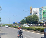 Mặt tiền tôn đức thắng sát bến xe trung tâm. dt : 100m2