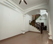 Nhà nguyễn văn cừ, 62m , 4pn, có sân để xe, giá 9,5 tỷ.