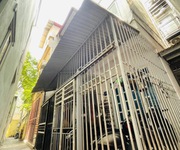 Nhà xây khung cột chắc chắn, lên thêm tầng thoải mái. nhà lô góc thoáng sáng, cách oto 80m.