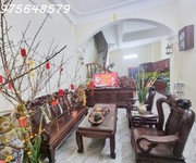 Bán nhà tôn thất tùng 60m hai thoáng sân vườn giá tốt