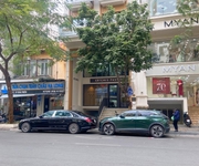Bán nhà mặt phố   tòa văn phòng    vỉa hè rộng    270 tỷ