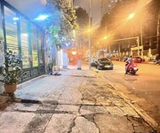 Nhà mặt tiền đường nguyễn đình chiểu phường đa kao quận 1 .